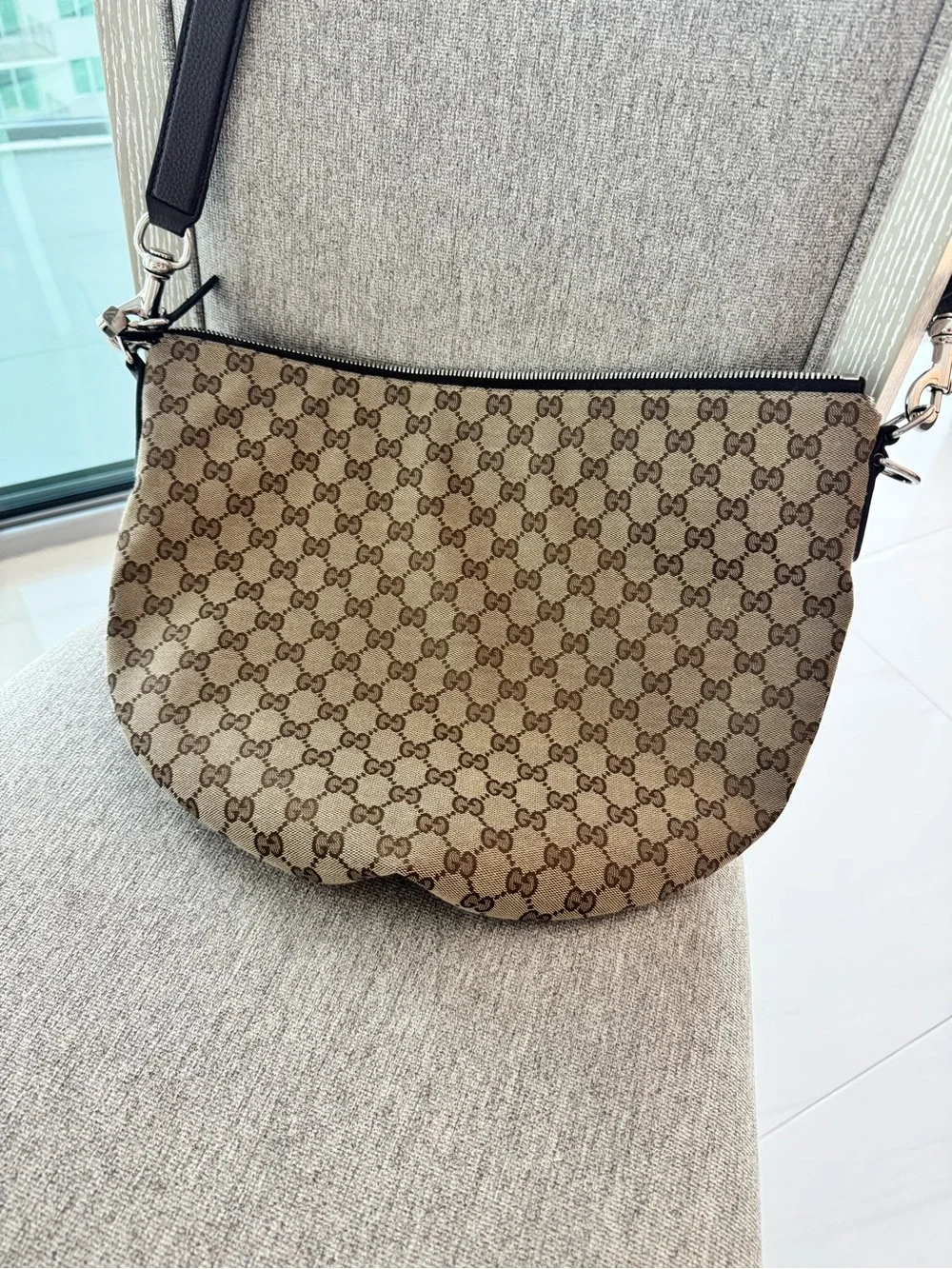 Gucci B Medium Shoulder Bag 817420 | Cruise 2025 Collection | Box, Dust Bag - Picture 8 of 15